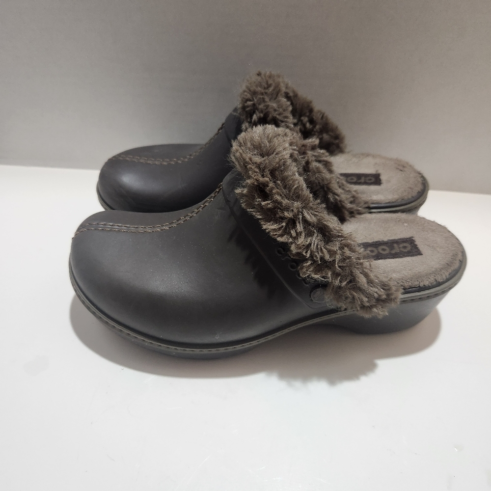 Crocs Womens Cobbler Eva Dark Brown Clogs with Faux Fur Lining ~ Size 8